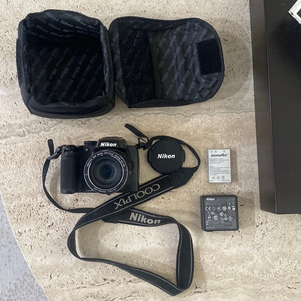 Nikon Coolpix p500- includes battery, extra battery, charger & case